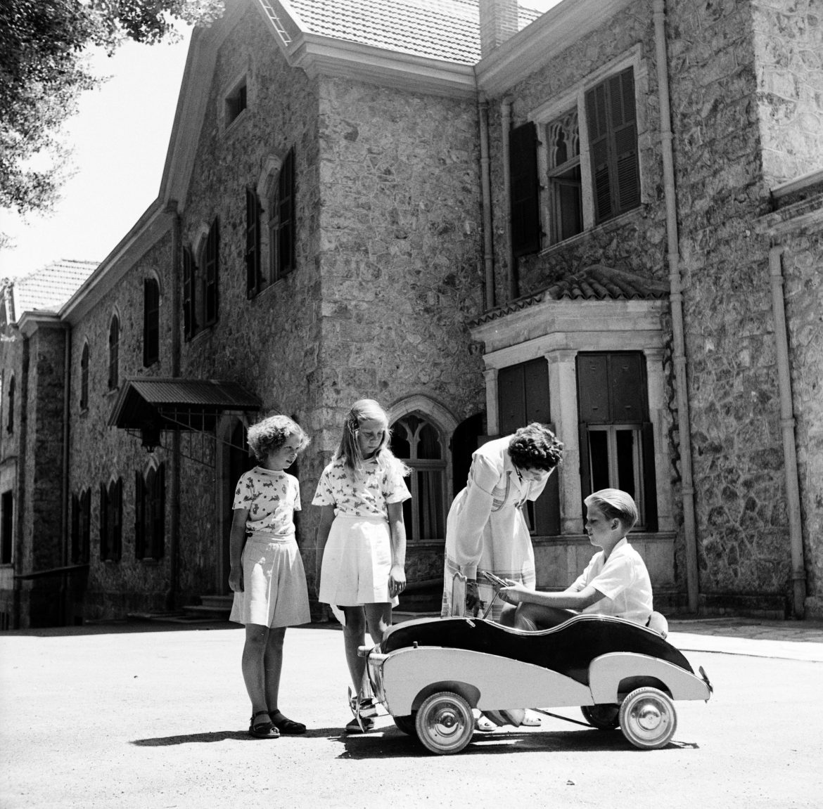 ​Los primeros detalles del museo de Tatoi, el antiguo palacio de los Grecia: una sala dedicada a la boda de Constantino y Ana María, otra con vestidos de la reina, y la infancia de Sofía e Irene 