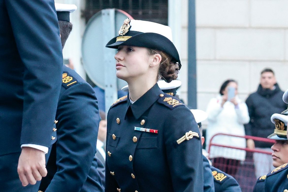 ​Leonor cumple con la tradición en Cádiz: traslada a La Galeona hasta Elcano 