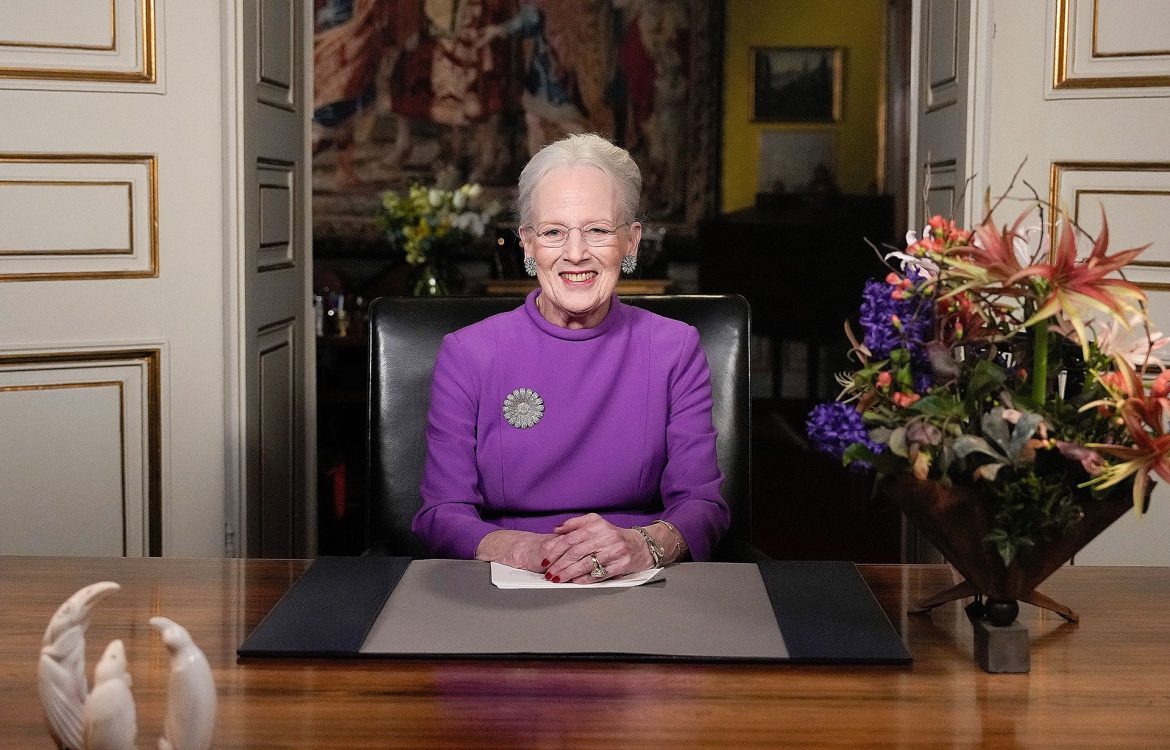 ​El broche de su abuela y un vestido histórico: Margarita de Dinamarca homenajea con varios guiños el primer aniversario de su abdicación 