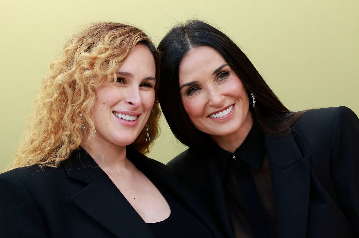 ​Rumer Willis, el gran apoyo de Demi Moore en la carrera hacia el Oscar: cantante ocasional, madre primeriza y formada como doula 