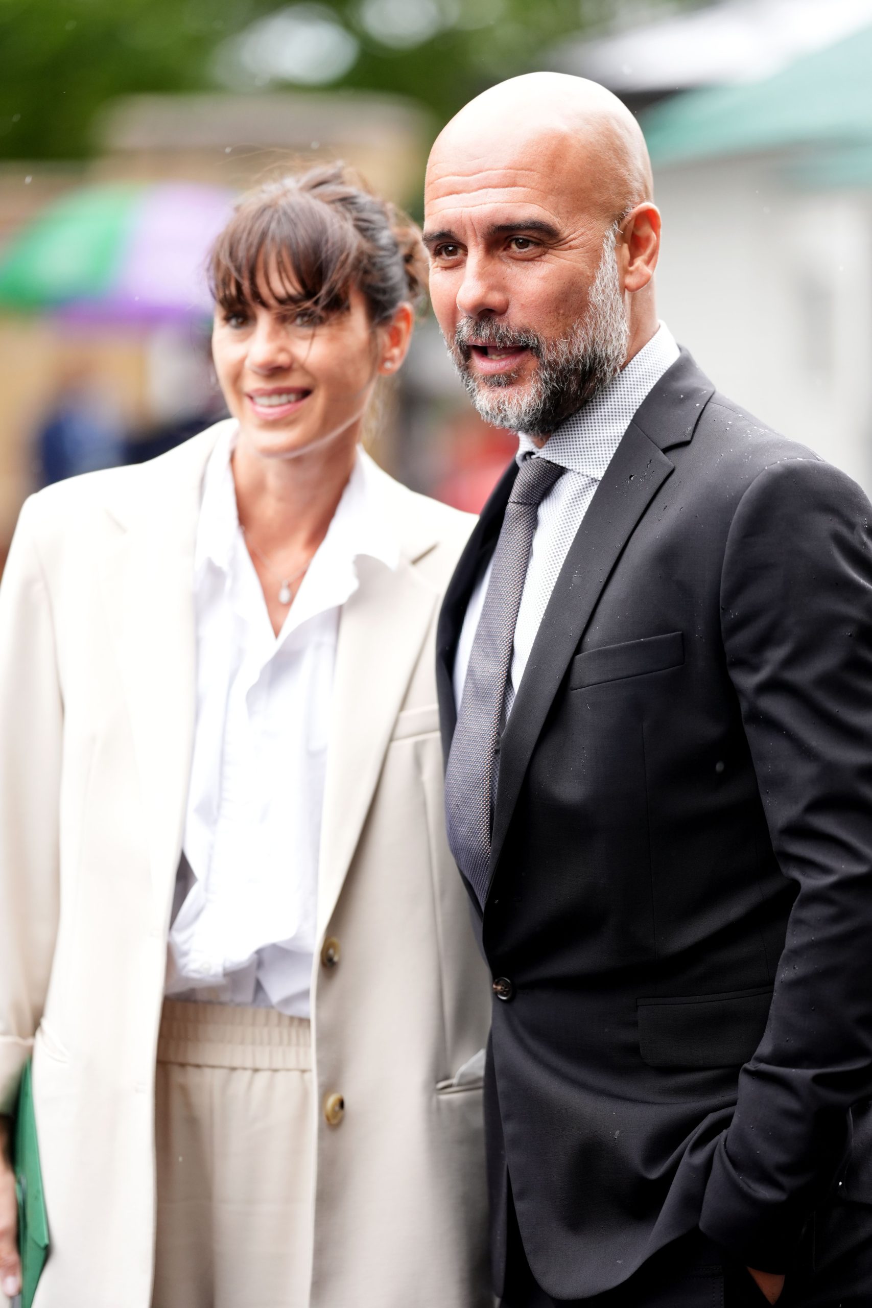 ​Un flechazo en una tienda de moda, una íntima boda sorpresa y kilómetros de distancia en los últimos tiempos: Pep Guardiola y Cristina Serra se separan tras 30 años juntos 