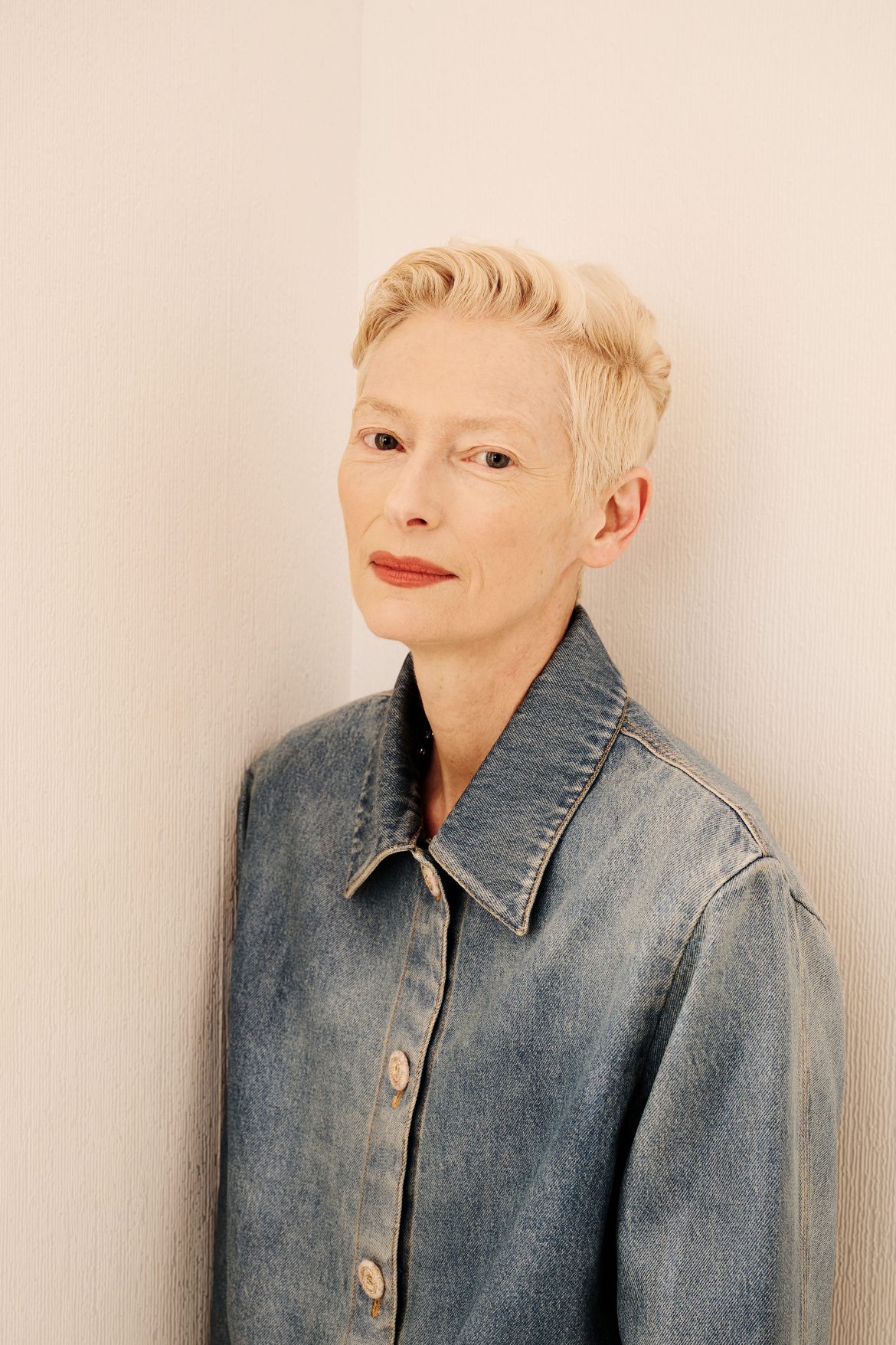 ​Tilda Swinton: “Almodóvar no escucha las palabras necesariamente, sino la música. El idioma ni siquiera es el español, sino el lenguaje de Pedro» 