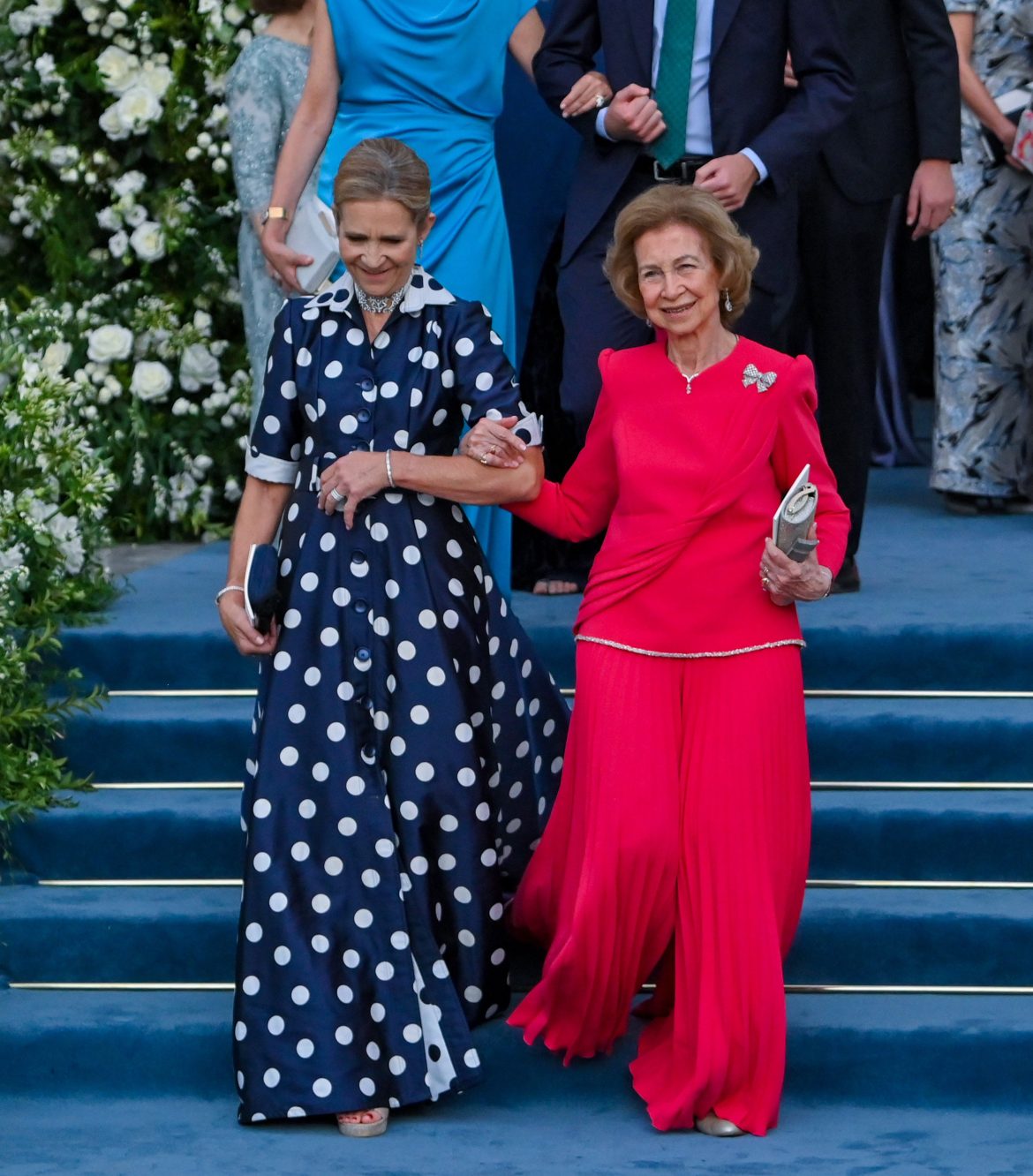 ​Los mejores looks de invitada de la reina Sofía en bodas 