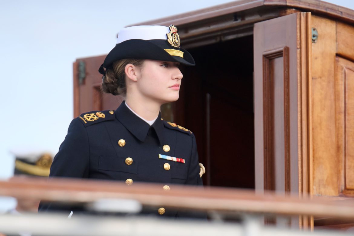 ​“Cómo vivimos, dónde dormimos y qué hacemos”: así es el interior del buque-escuela ‘Elcano’ en el que navegará Leonor (contado por sus tripulantes) 