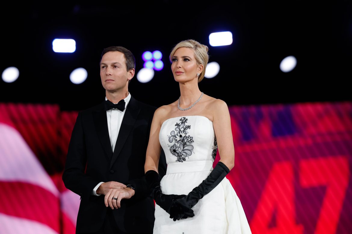 ​Ivanka Trump emula a Audrey Hepburn en el baile inaugural con una réplica del vestido de Givenchy de la película Sabrina 