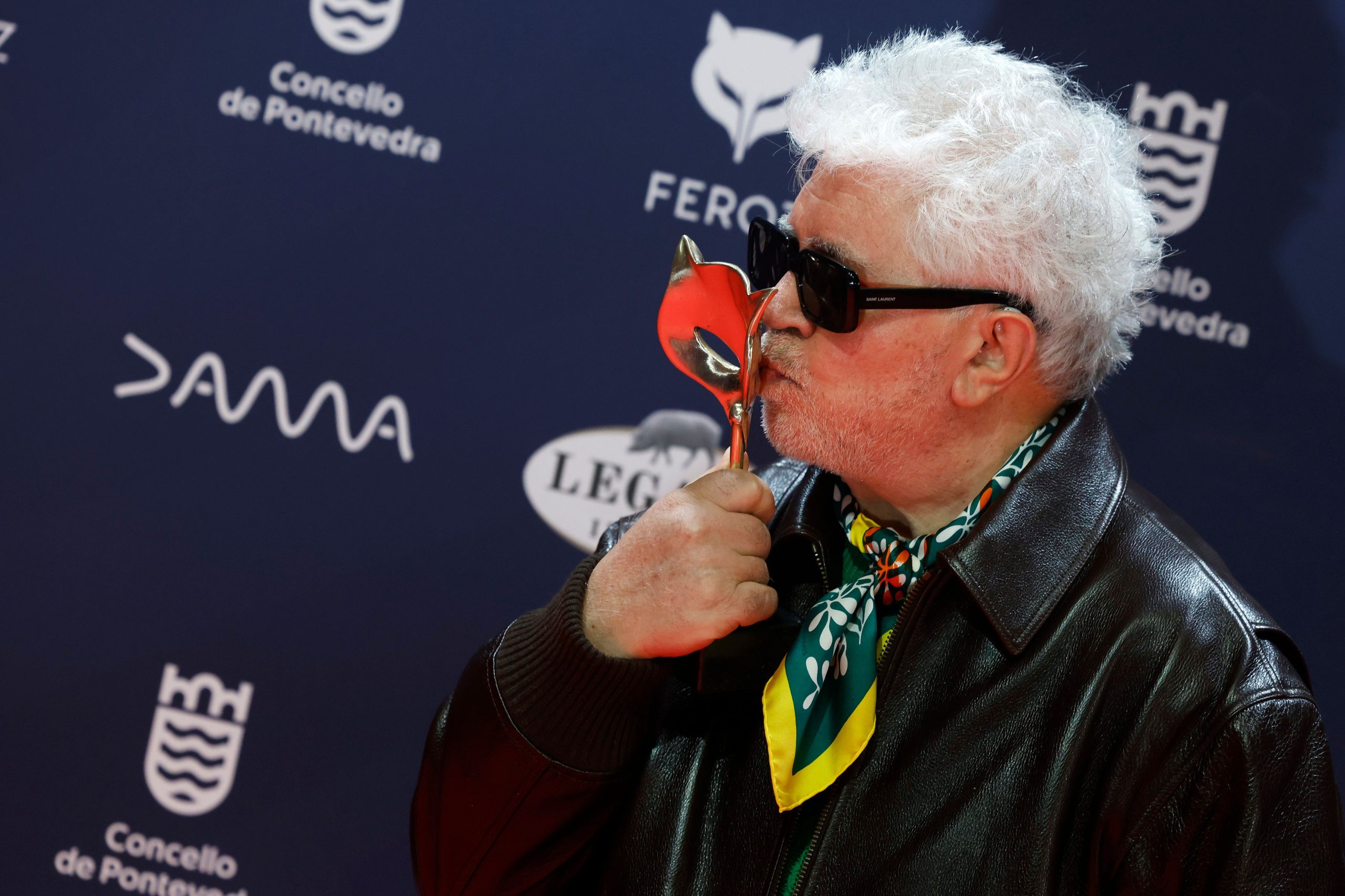 ​Almodóvar, Feroz a la mejor película por ‘La habitación de al lado’: “Este aplauso y este premio son para Marisa” 