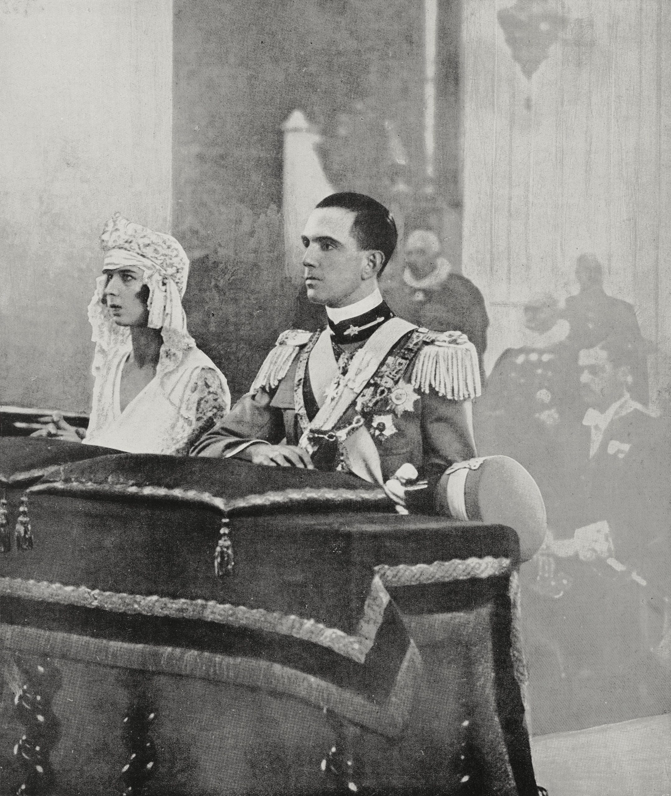 ​Así fue la boda de Humberto II de Italia y Maria José de Bélgica, los últimos reyes de Italia, hace 95 años: un vestido diseñado por el novio, la tiara Musy de la reina Margarita y Mussolini como invitado 