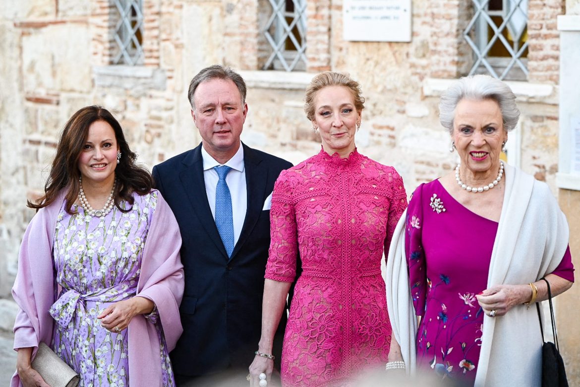 ​Alexandra de Sayn-Wittgenstein-Berleburg y su vestido de encaje en la boda de Nicolás de Grecia conecta con el de estas invitadas a la de Meghan Markle y el príncipe Harry 