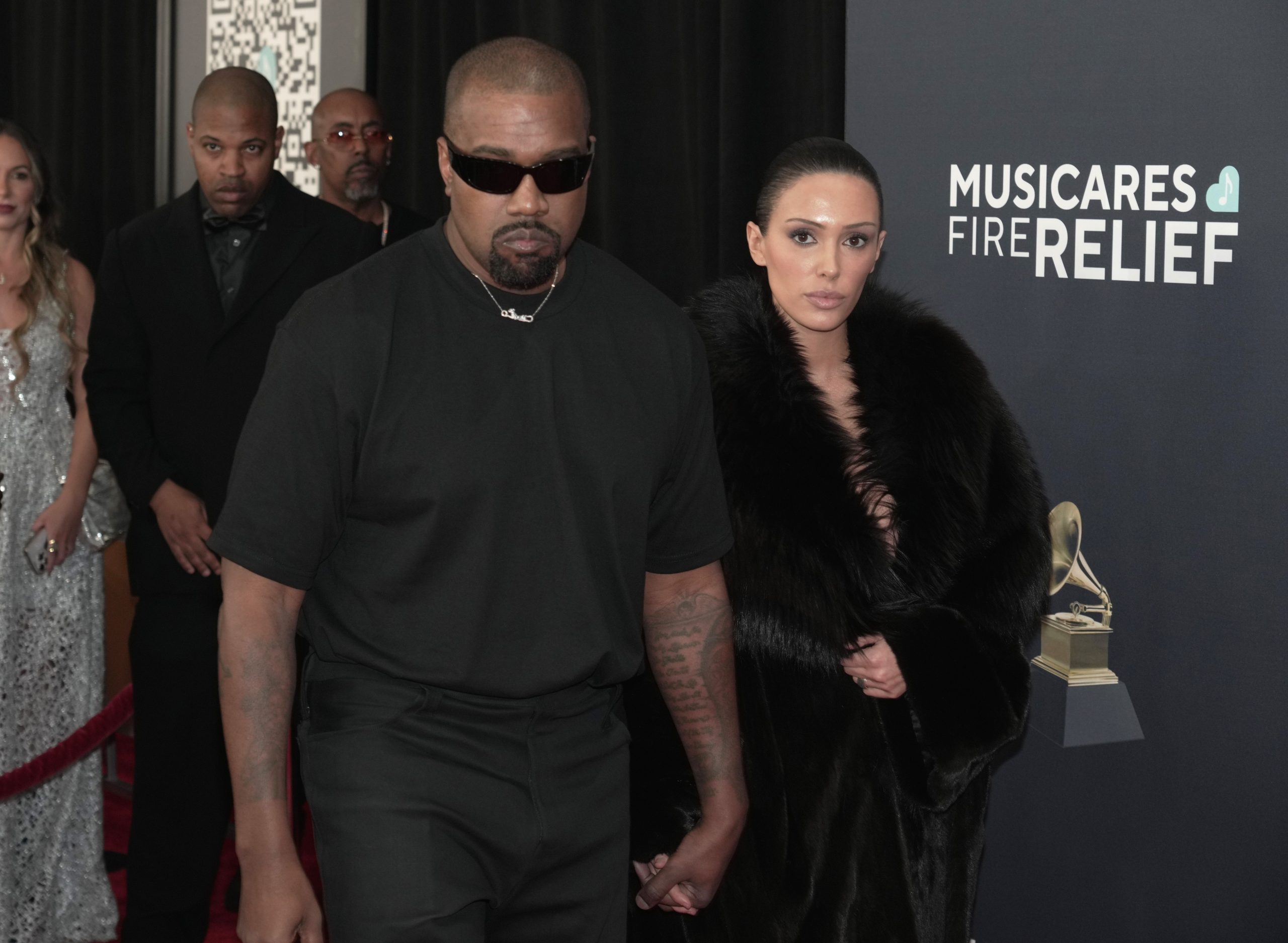 ​Kanye West y Bianca Censori al desnudo: La pareja más impactante de los Grammy 2025 