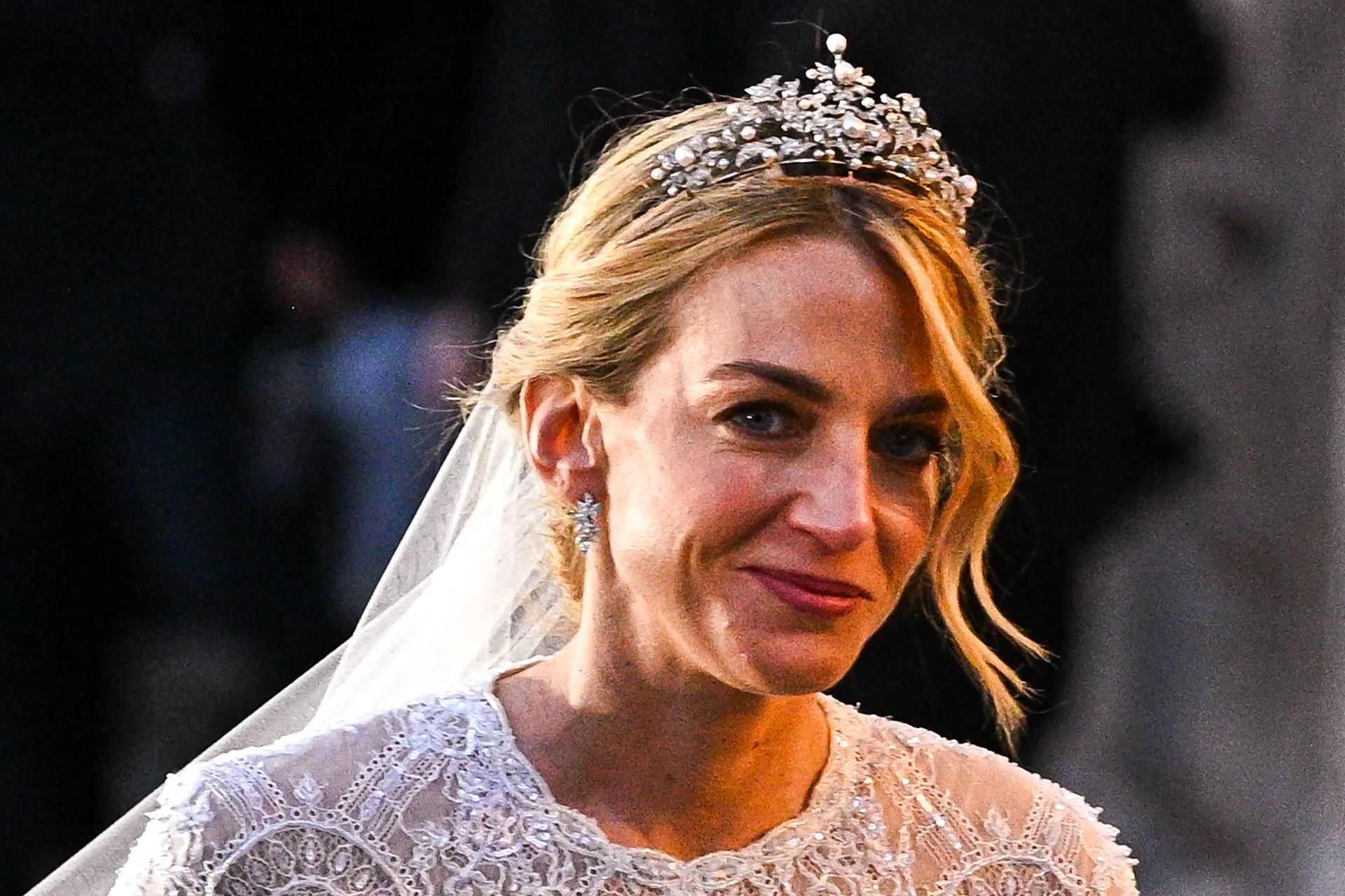 ​El detalle de los pendientes de Chrysi Vardinogianni que pasó desapercibido en su boda con Nicolás de Grecia: un diseño propio como símbolo de amor eterno 