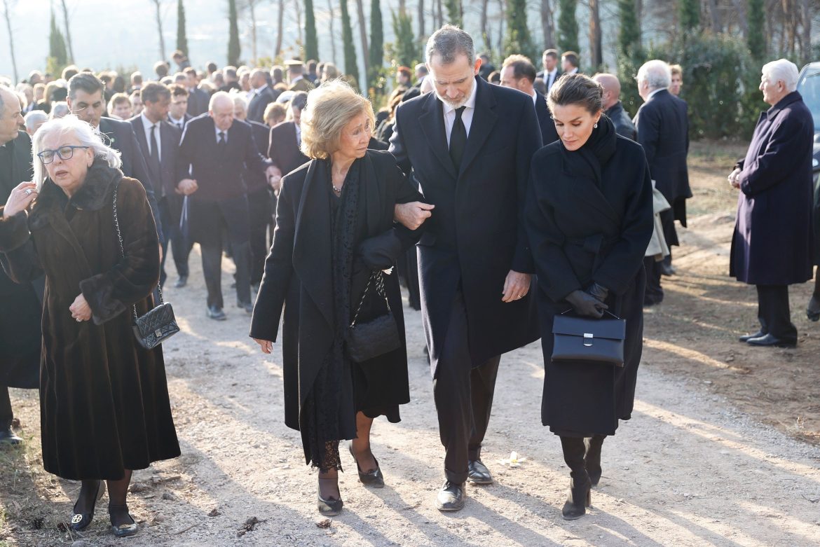 ​Felipe VI, la reina Sofía, y las infantas Elena y Cristina viajan a Sevilla para dar el último adiós a Fernando de Borbón y Medina, primo lejano del rey 