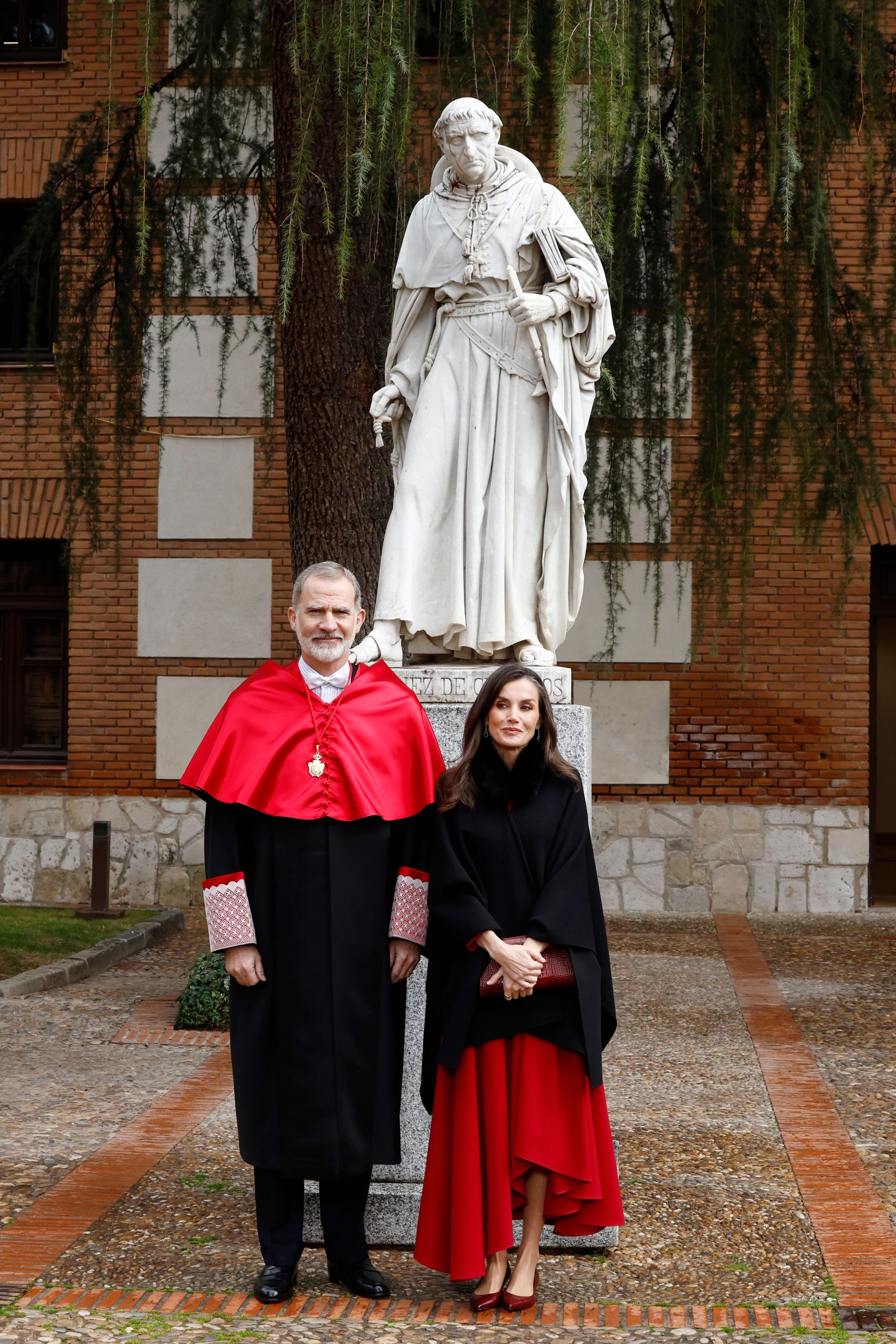 ​Felipe y Letizia, a juego por un día en la investidura del rey como Doctor Honoris Causa de la Universidad de Alcalá 