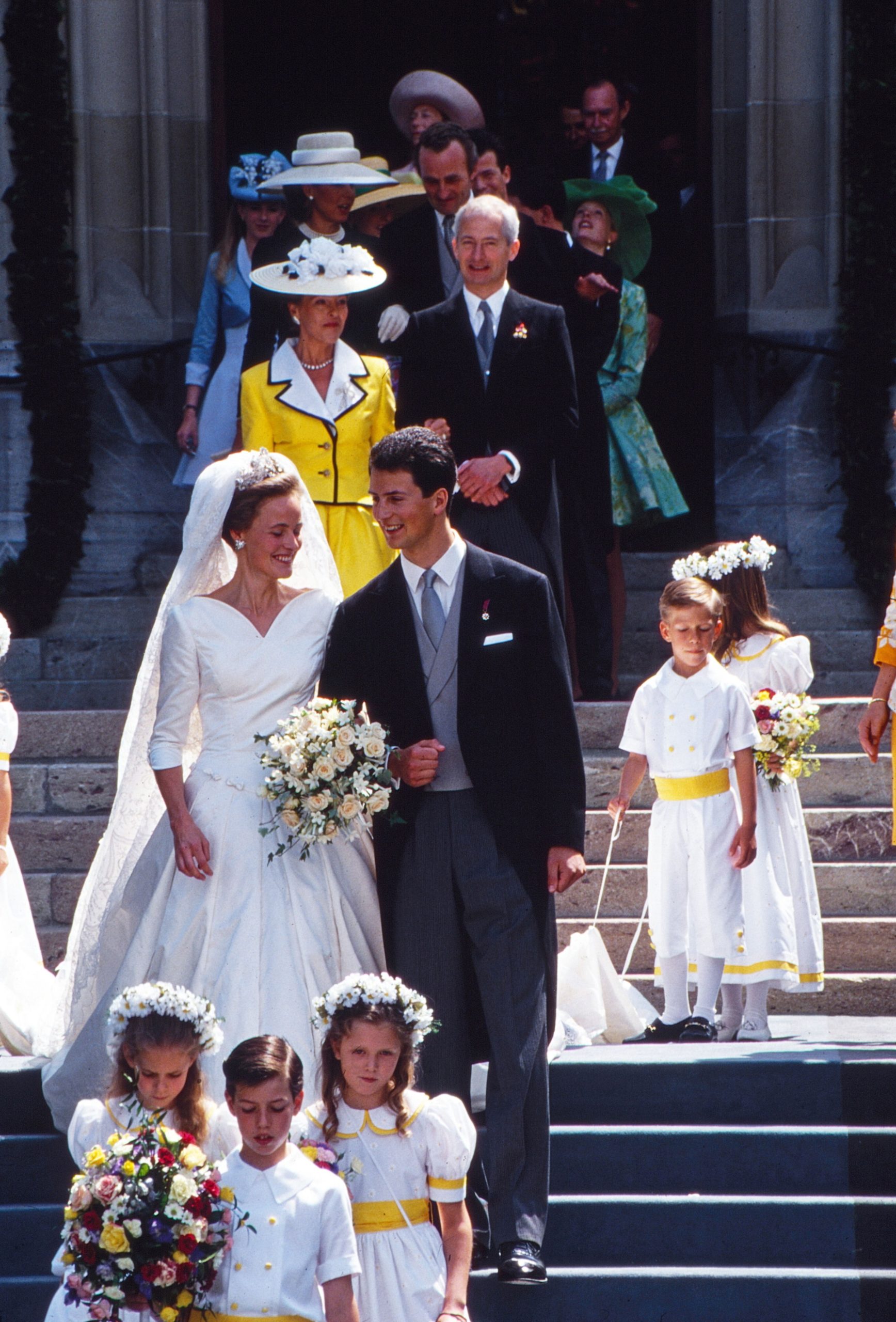 ​La boda de Alois de Liechtenstein y Sofía de Baviera que podría inspirar la de su hija María Carolina (y donde coincidieron Isabel Sartorius y Felipe de Borbón) 