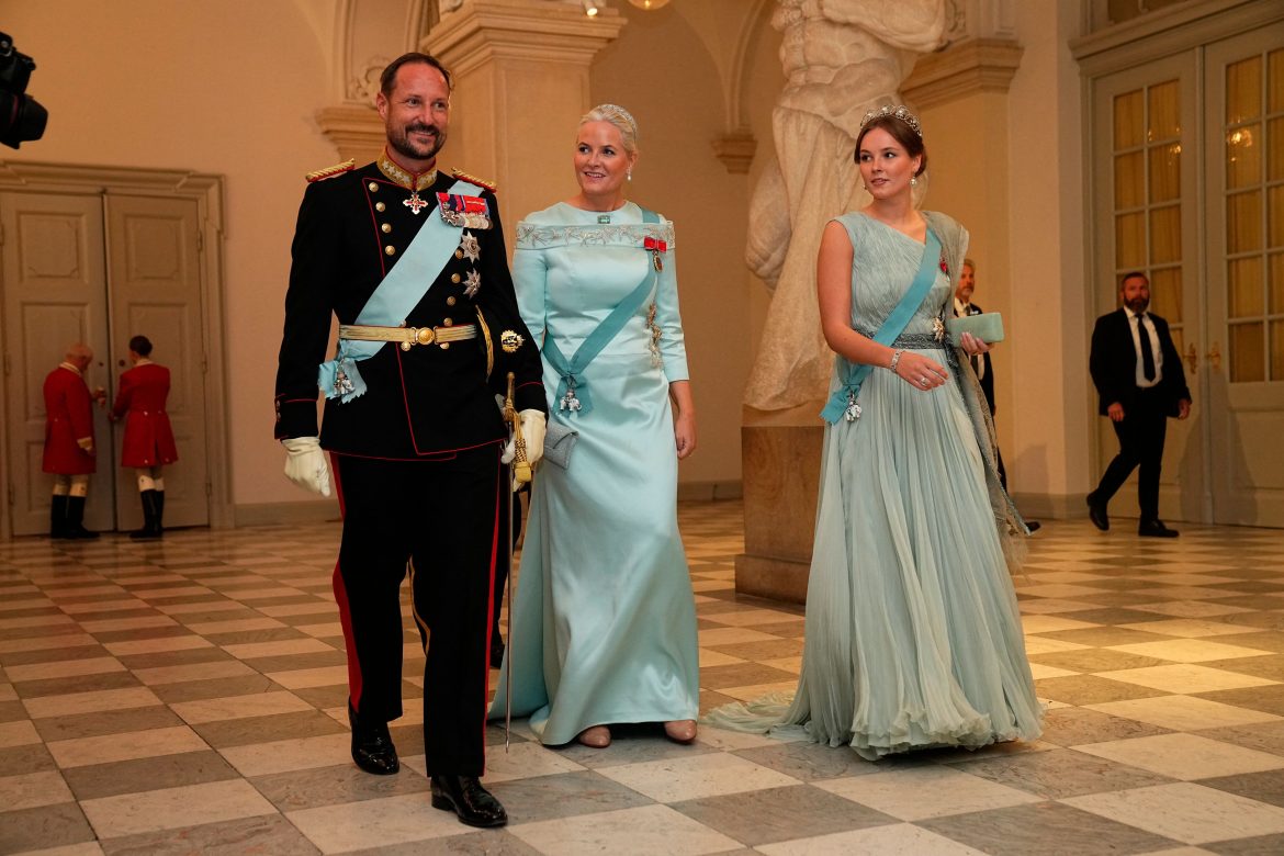 ​La princesa Ingrid estrena otra de las joyas de la familia real noruega: el misterioso collar que ha usado con los pendientes favoritos de la madre del rey Harald 