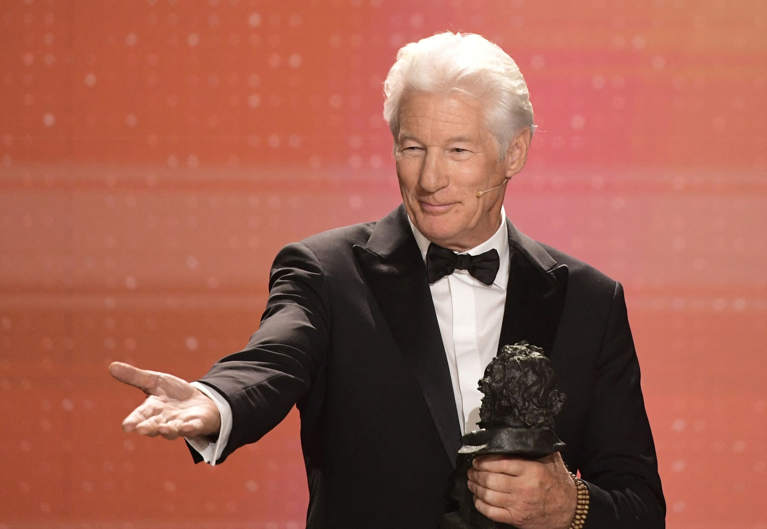 ​Richard Gere, muy cariñoso con Alejandra Silva en su comprometido discurso en los Premios Goya 2025 