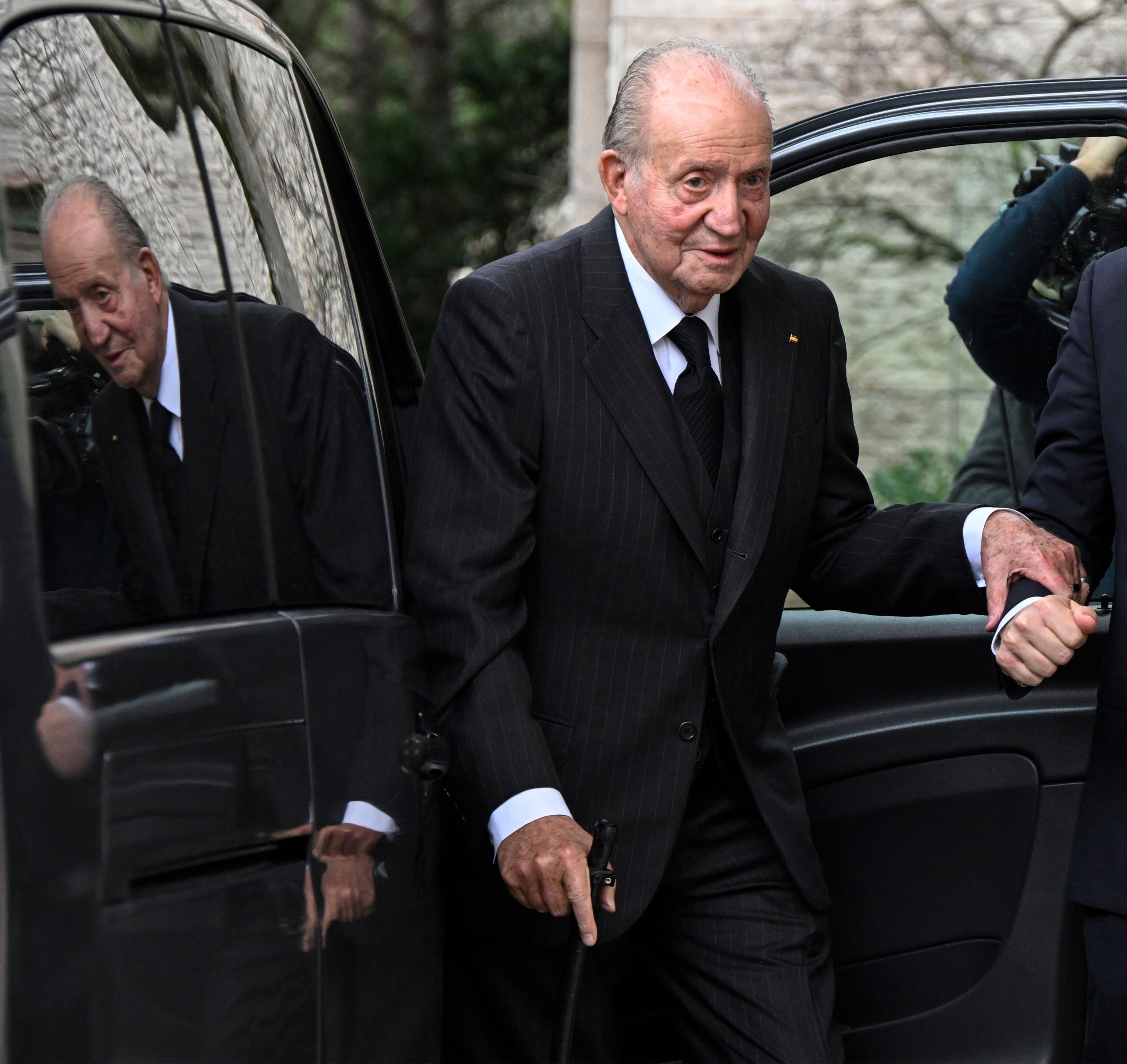 ​El rey Juan Carlos despide su amigo, el Aga Khan IV, en Lisboa 