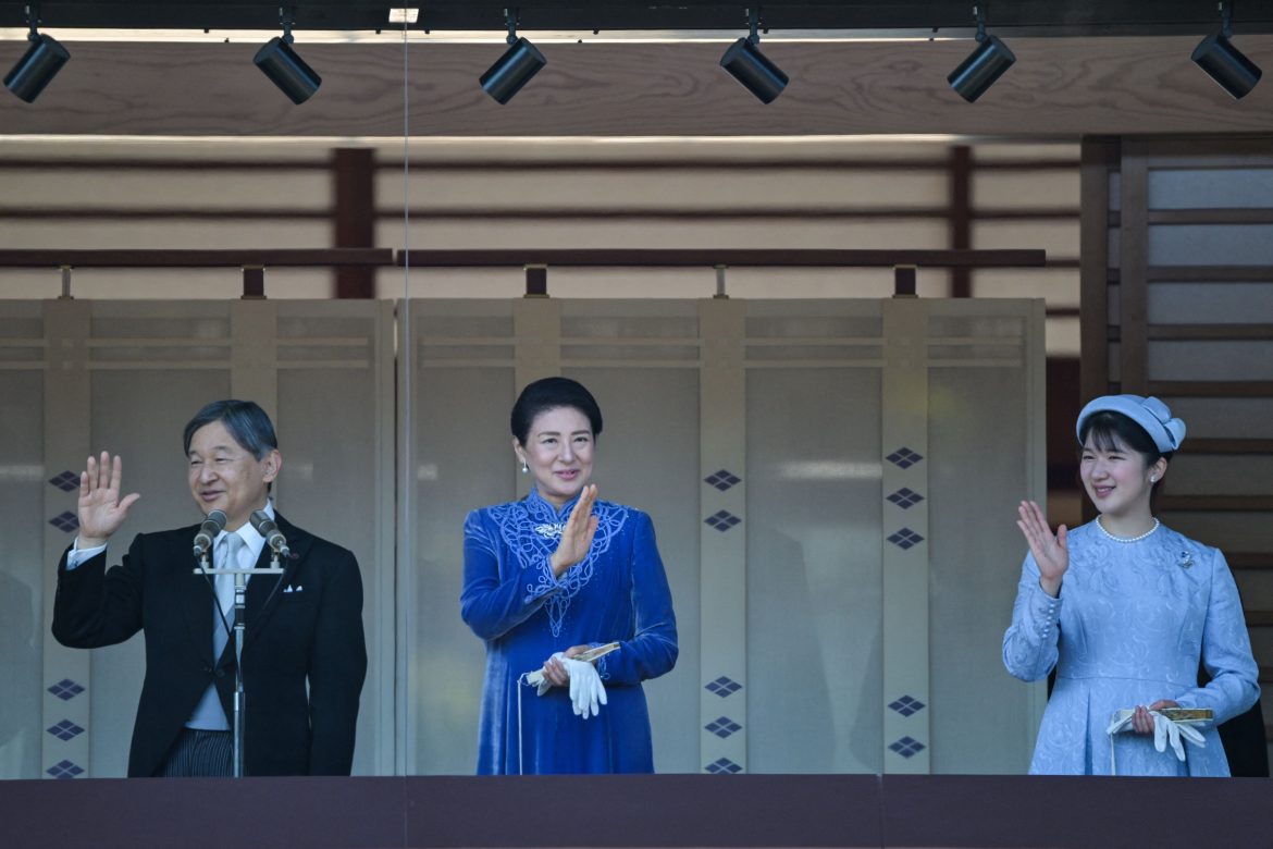 ​Naruhito de Japón celebra su 65º cumpleaños: un baño de masas, un banquete en palacio y la posibilidad de una emperatriz en el aire 