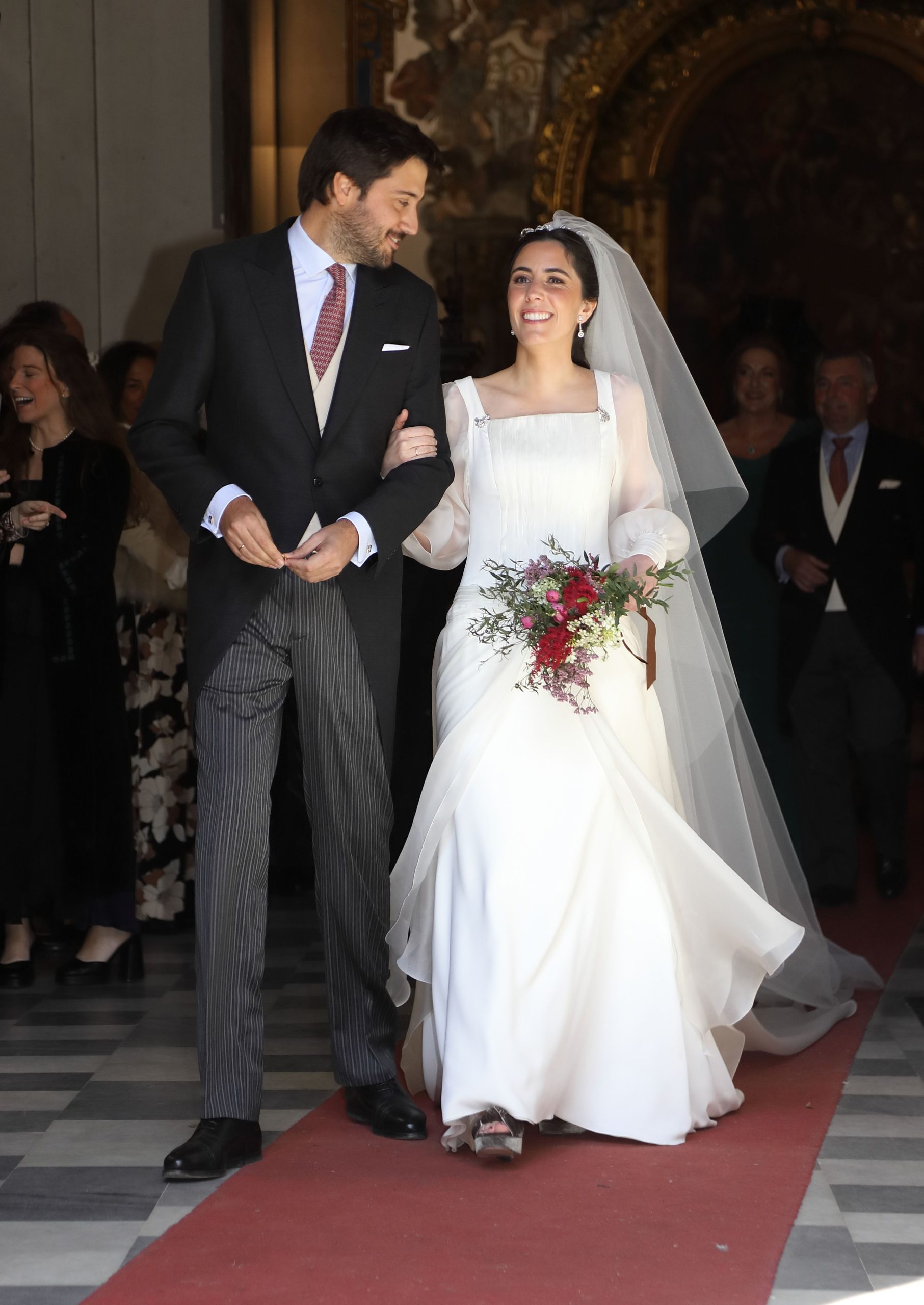 ​La boda en Sevilla que ha reunido a Victoria López-Quesada y Ana Cristina Portillo como invitadas: Carlos Camacho Rodríguez y Miriam Gálvez Rodríguez-Vizcaíno se dan el ‘sí, quiero’ 