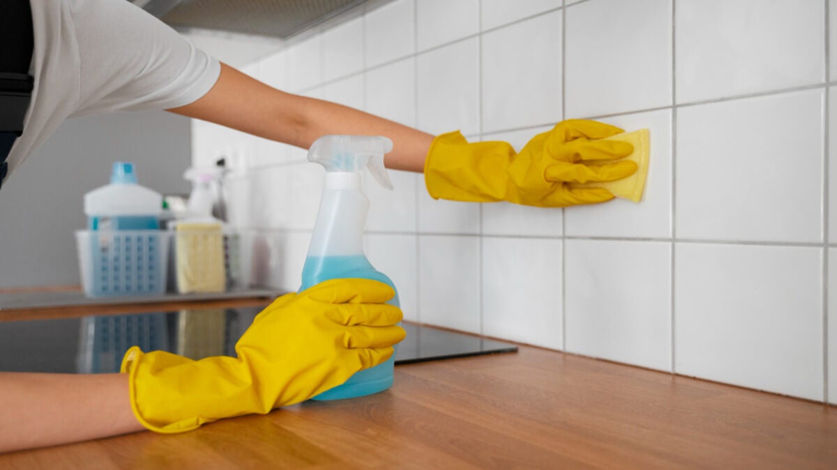 Cómo limpiar los azulejos de la cocina para que queden brillantes