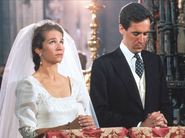 ​La boda de la infanta Elena y Jaime de Marichalar hace 30 años: un enlace de cine dirigido por Pilar Miró (pero sin beso de película) 