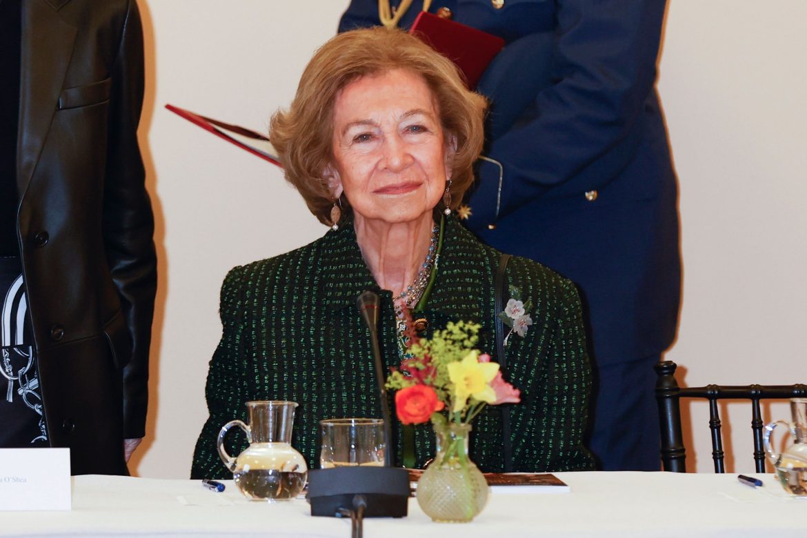 ​La sonrisa de la reina Sofía al reencontrarse con su amiga Paloma O’Shea en una de las citas favoritas de su agenda 