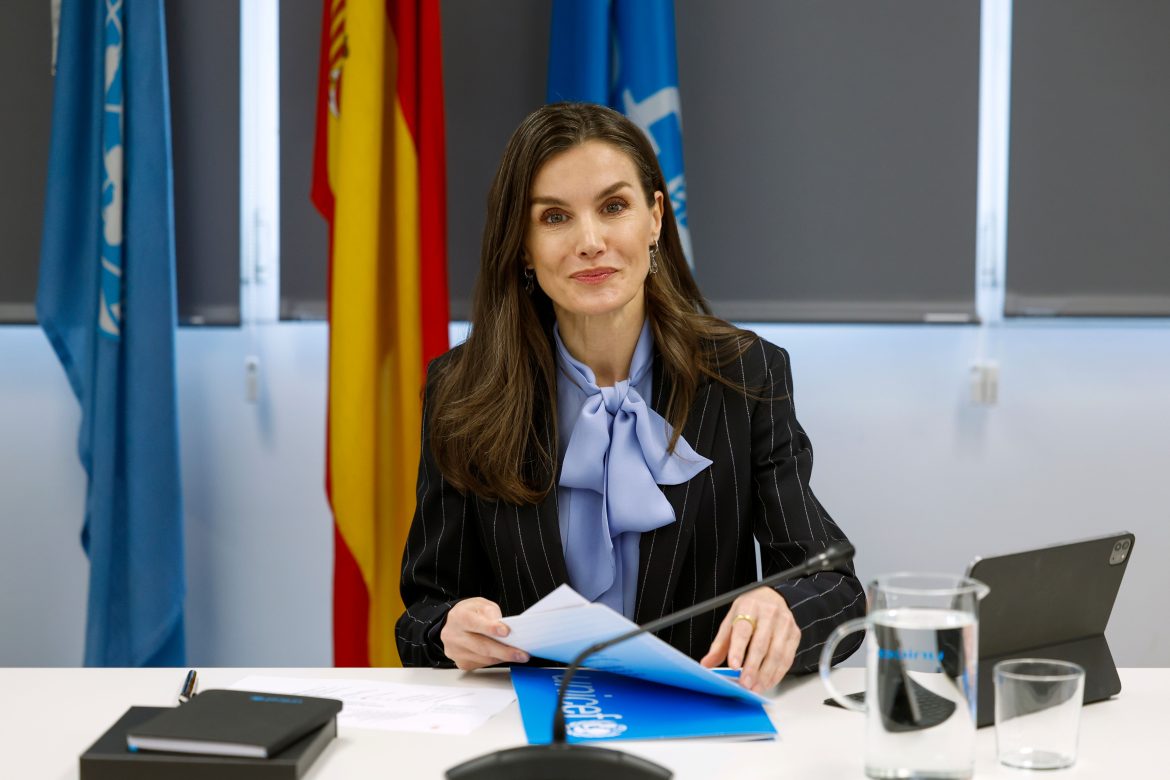 ​La reunión con un grupo de adolescentes con la que Letizia ha finalizado su agenda del invierno 