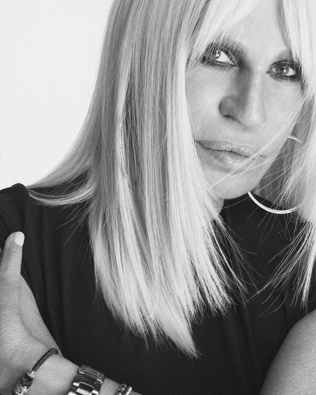 ​El fin de una era: Donatella deja la dirección creativa de Versace 