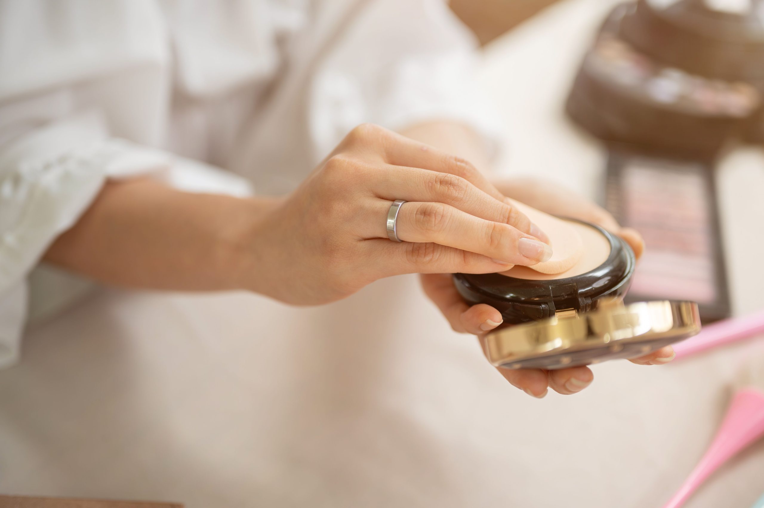 ​El secreto de maquillaje de las coreanas para conseguir una piel uniforme se llama ‘base cushion’ (y te conquistará si eres fan de la BB cream) 