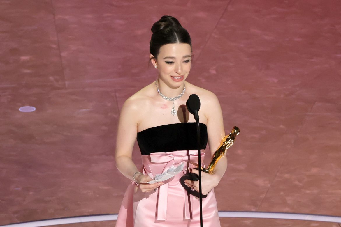 ​Mikey Madison da la sorpresa en los Oscar como Mejor Actriz Principal (y trunca el sueño de Demi Moore) 