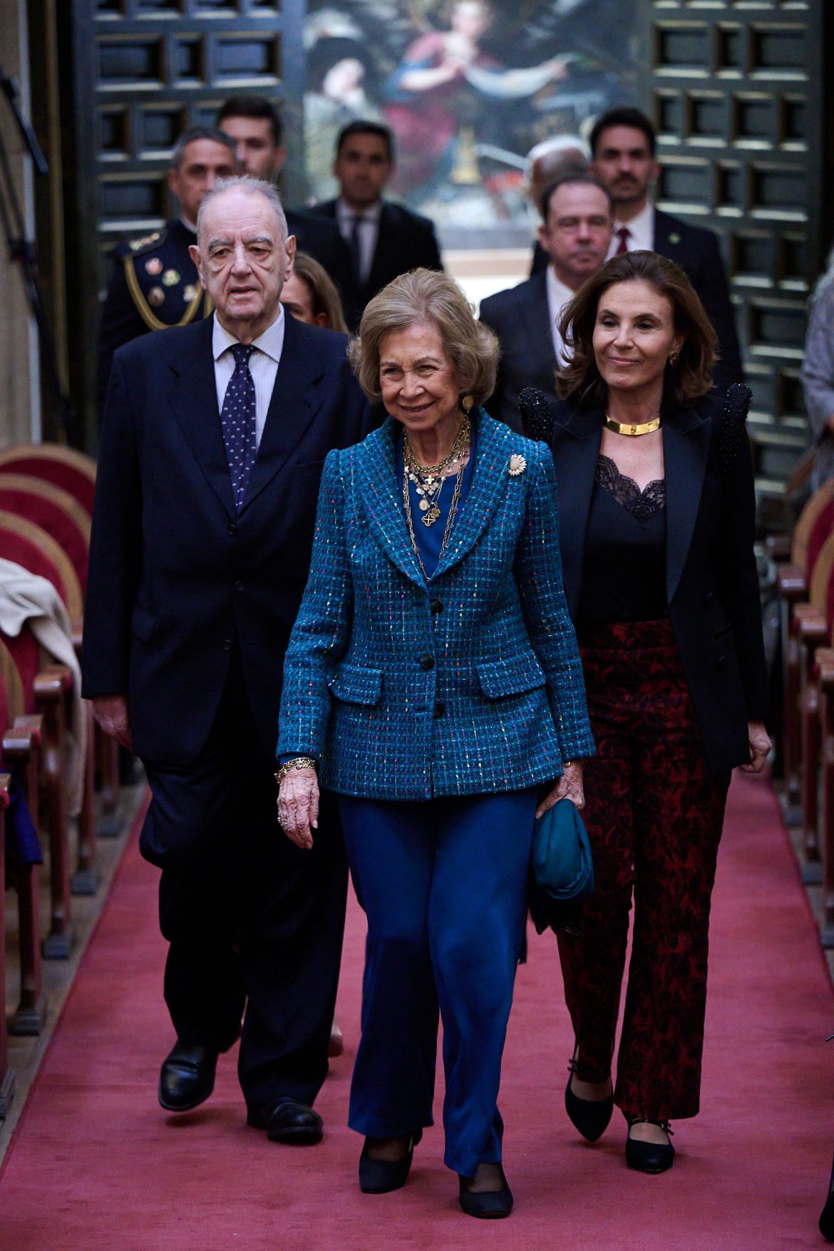 ​La reina Sofía entrega los Premios de Mecenazgo: su apoyo al arte, la actuación de Estrella Morente (con el mantón de Manila favorito de la emérita) y un encuentro con Xandra Falcó 