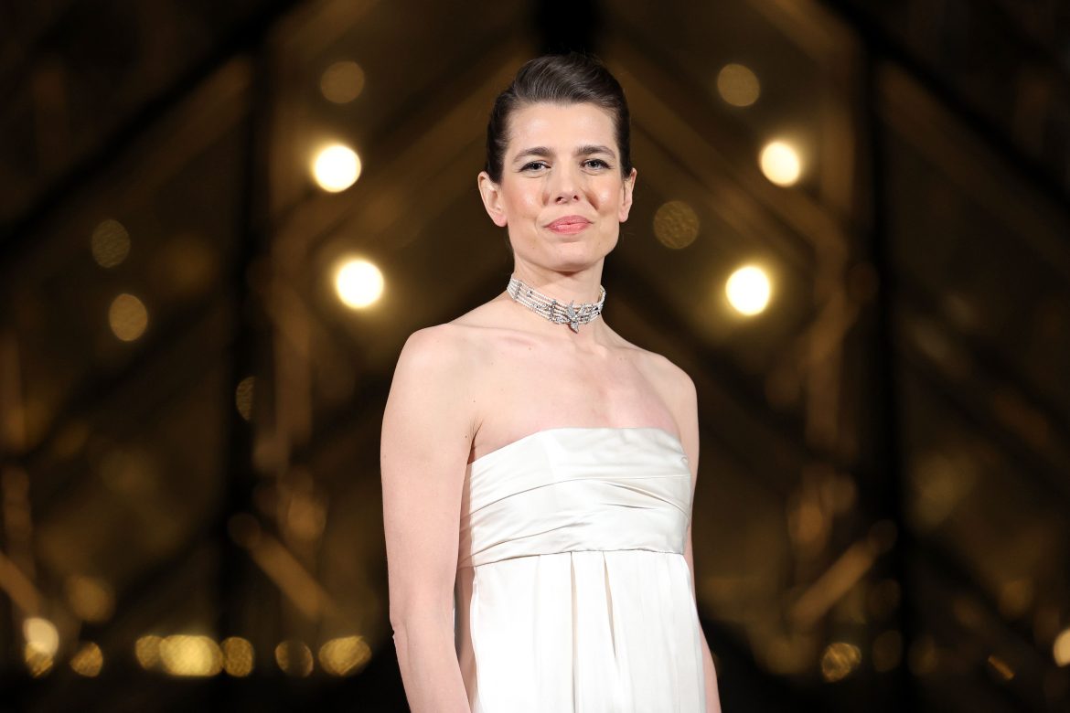 ​Charlotte Casiraghi, una invitada royal en la Gran Cena del Louvre (con vestido de Chanel) 