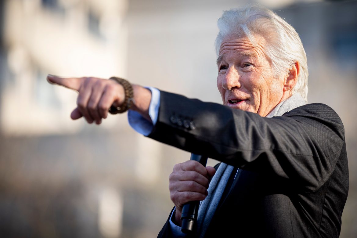 ​Richard Gere sigue comprometido con el Tíbet: visita al Gobierno en el exilio en la India y celebración del levantamiento tibetano en La Haya 