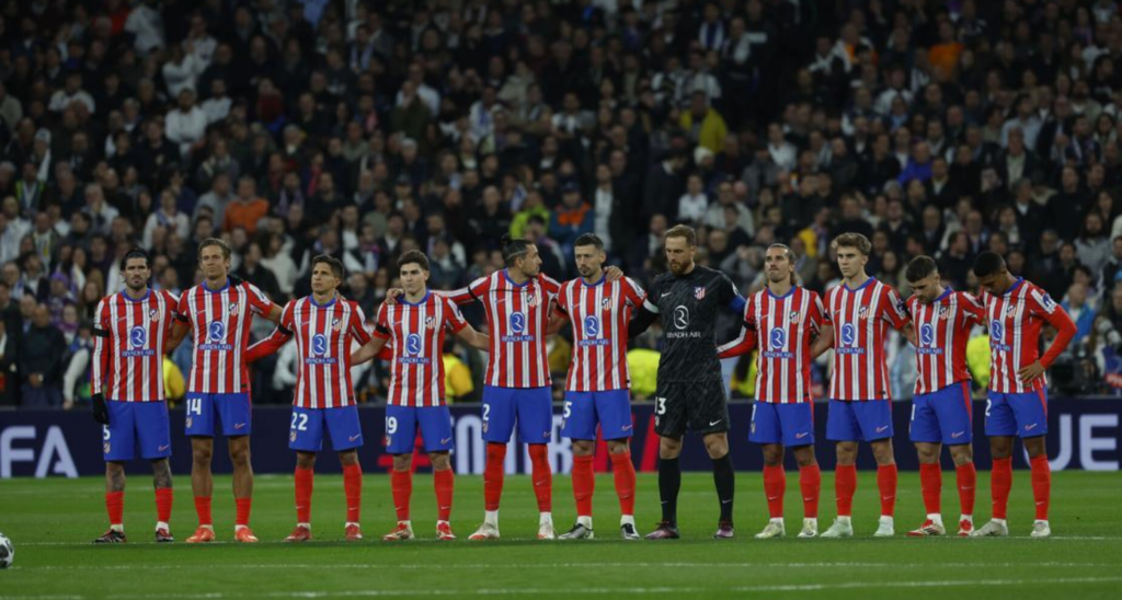 Pitada irrespetuosa del Atlético durante el minuto de silencio por Javier Dorado