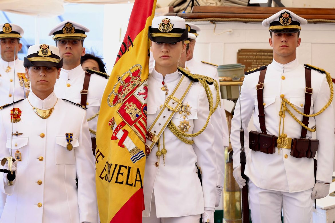 ​Leonor, como su padre en 1987: se estrena como abanderada de El Cano 