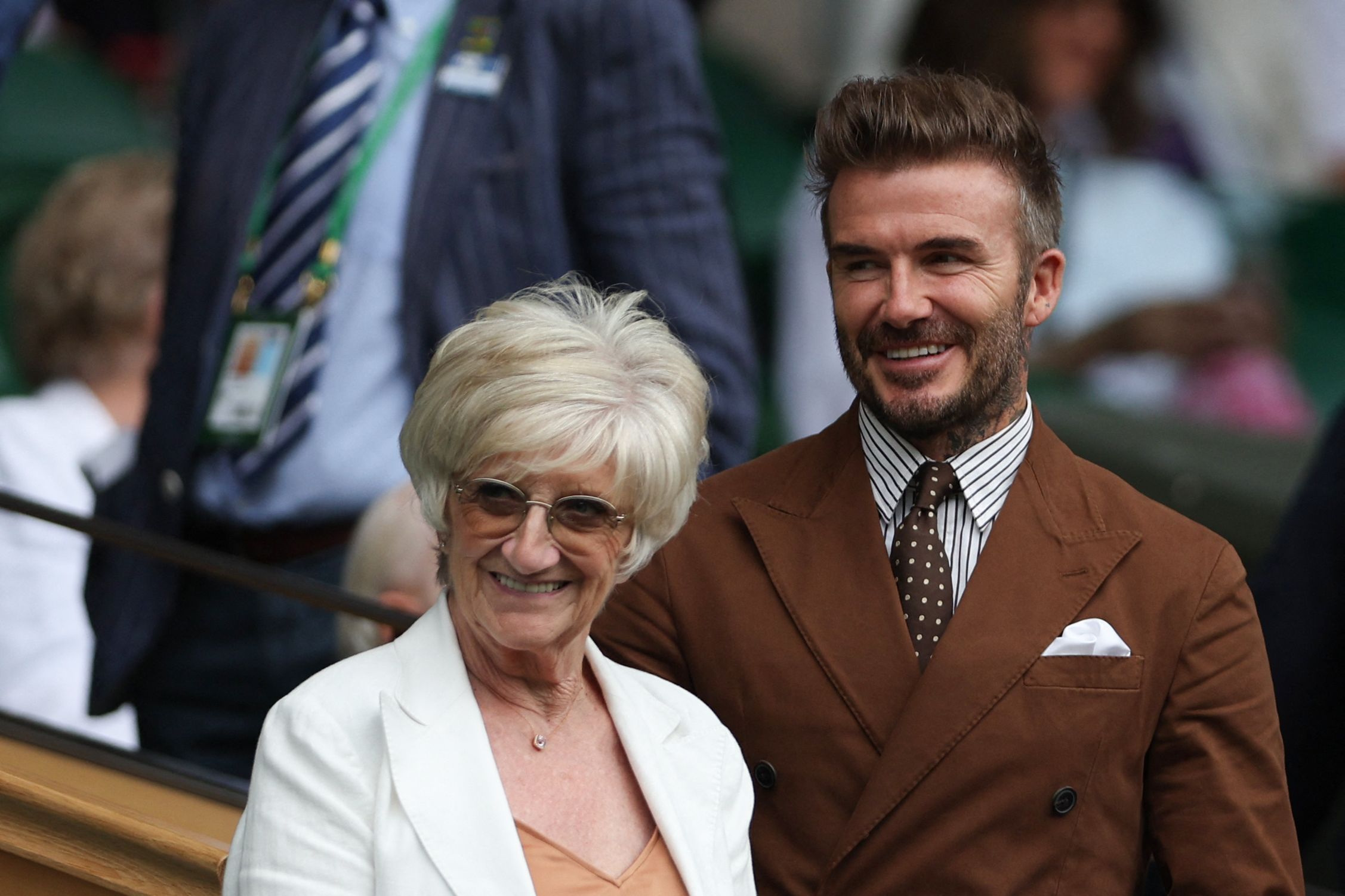 ​Así son Ted y Sandra, los padres de David Beckham: el ingeniero que arreglaba calefacciones y la peluquera de ancianos que llevaron a su hijo a ser una estrella del fútbol 