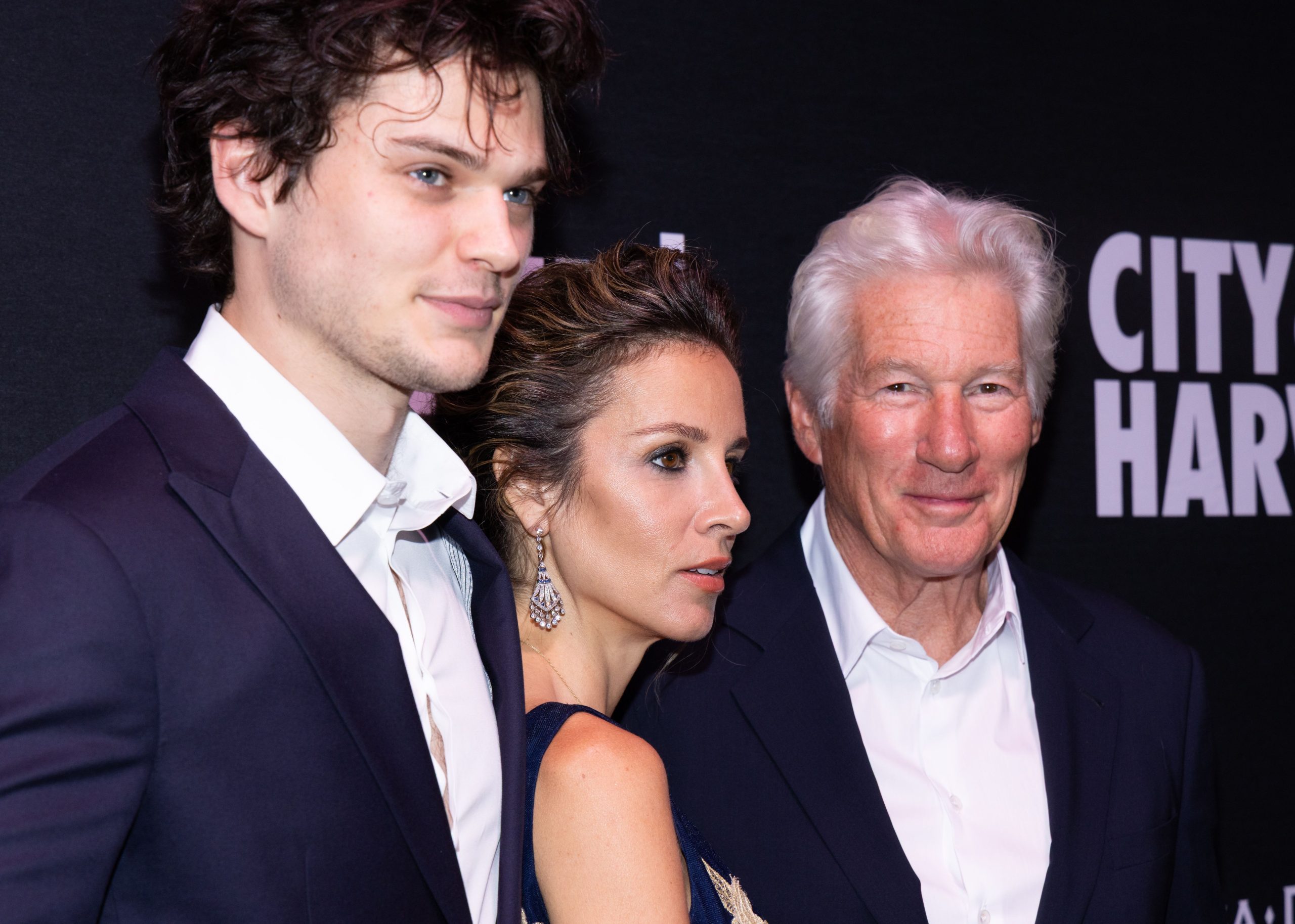 ​Richard Gere, su hijo Homer y Alejandra Silva, una familia solidaria en Nueva York 