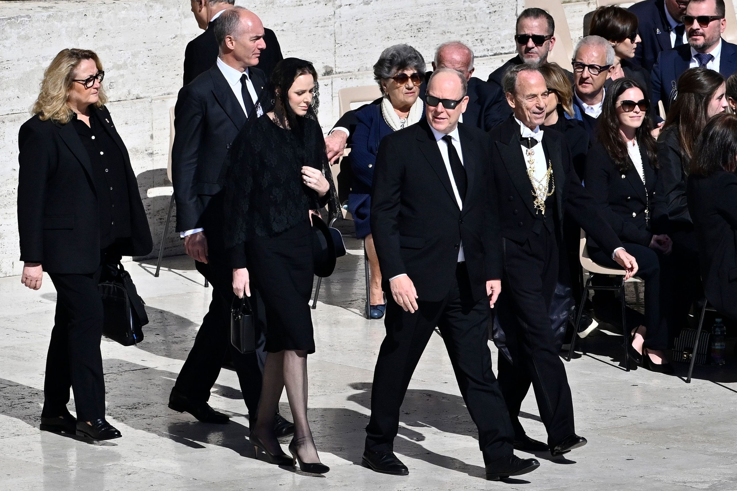 ​De Rania de Jordania al príncipe Guillermo, la realeza del mundo se ha reunido en Roma para el funeral del papa Francisco 