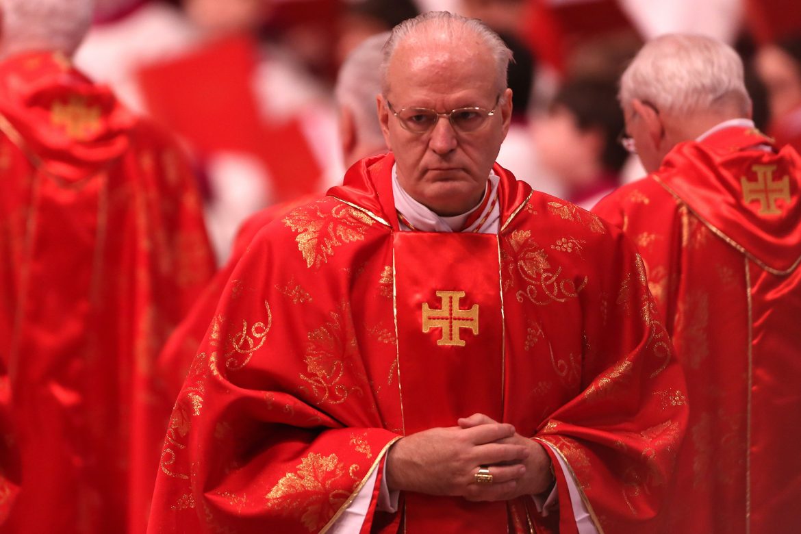 ​Péter Erdő, el cardenal “heredero de Wojtyła”, “anti-Bergoglio” y as en la manga del ala conservadora del Vaticano 
