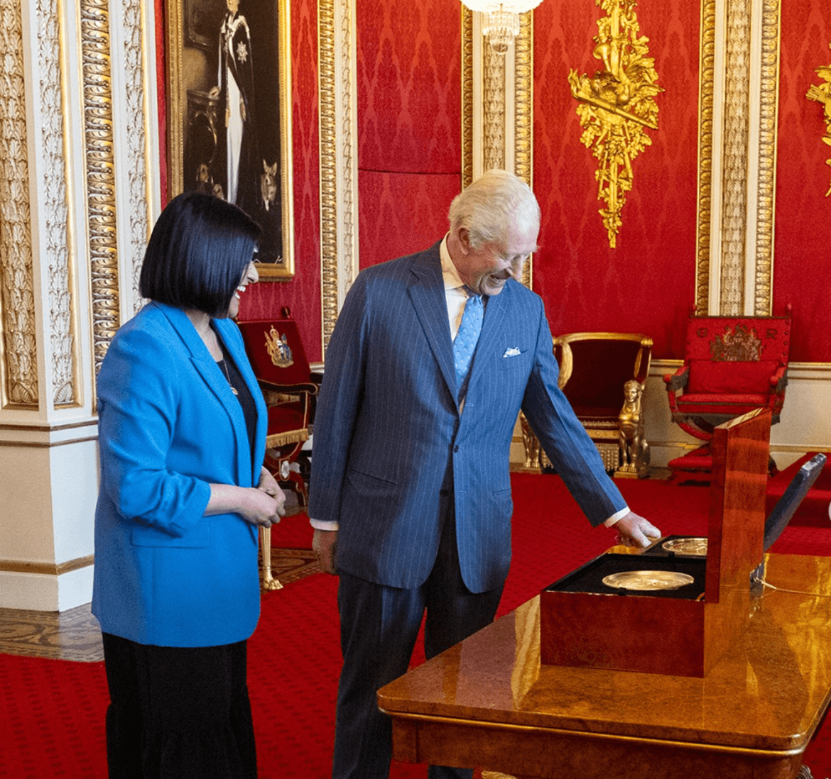 ​Carlos III destruye el último vestigio oficial del reinado de su madre: el simbólico acto que ha marcado el final de su transición al trono 