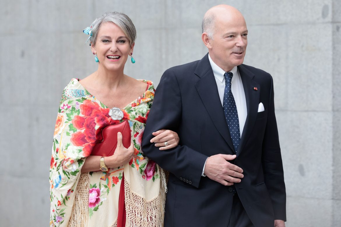 ​Carla Royo-Villanova recuerda ‘su primera’ Feria de Abril: un vestido comprado por su madre en una tienda de souvenirs de Sevilla y muchas «ganas de baile» 