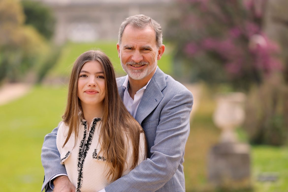 ​La infanta Sofía recibe la Orden de Isabel la Católica: la similitud con sus tías Elena y Cristina que da pistas sobre su futuro y la coincidencia con el infante que pudo ser rey 