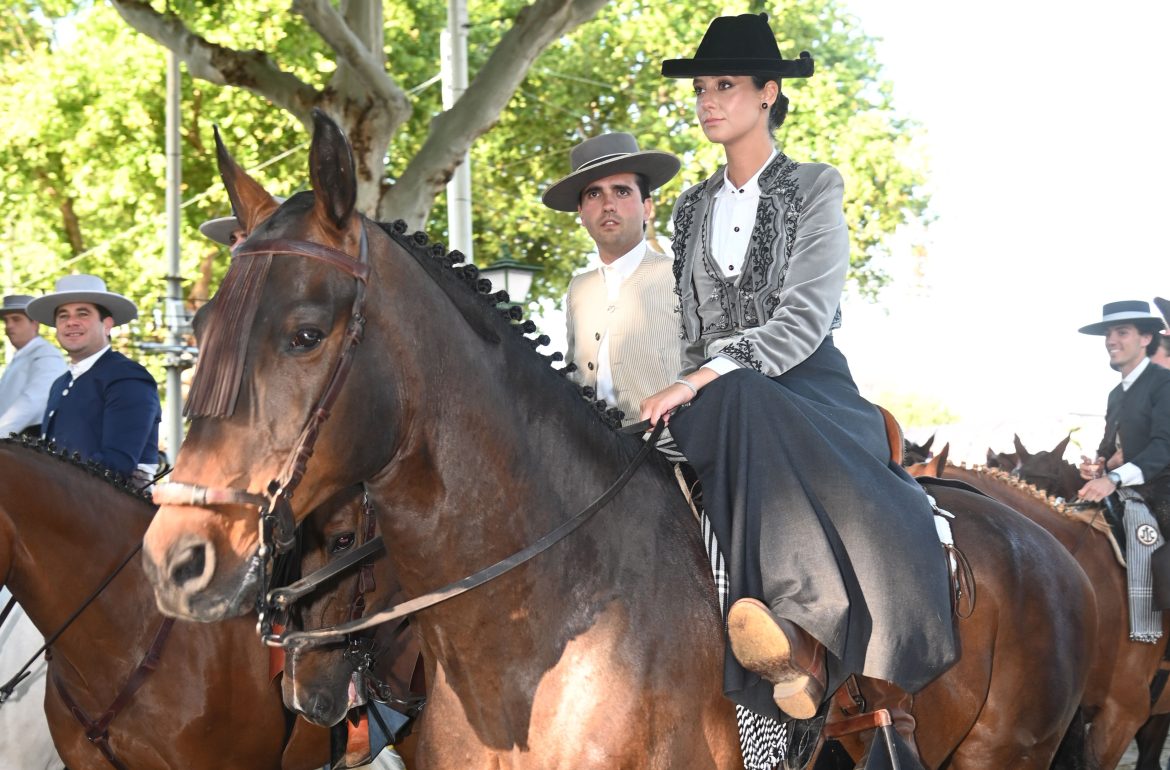 ​Victoria Federica presenta a ‘parte de los hombres de su vida’ en la Feria de Abril: del influencer Tomás Páramo al nieto de uno de los integrantes de Los del Río 