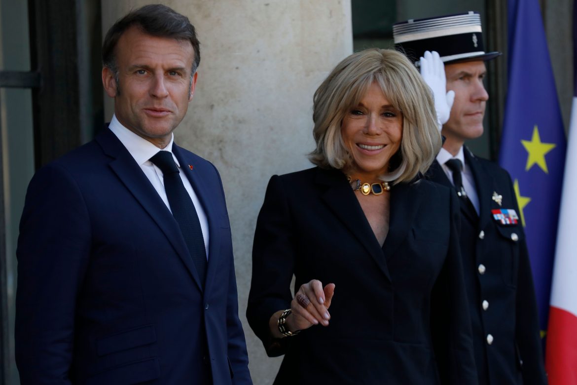 ​¿Abofeteado en el avión? La “pequeña disputa” de Emmanuel y Brigitte Macron provoca una crisis en el Elíseo 