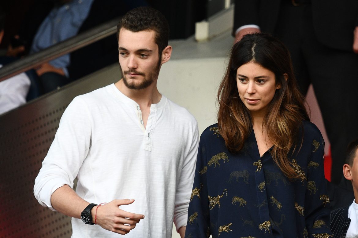​La vida de Louis Sarkozy entre París y NY: el hijo del expresidente que soñó con ser marine, colecciona de armas y está casado con Natali Husic (a quien besó por primera vez en la victoria de Macron) 