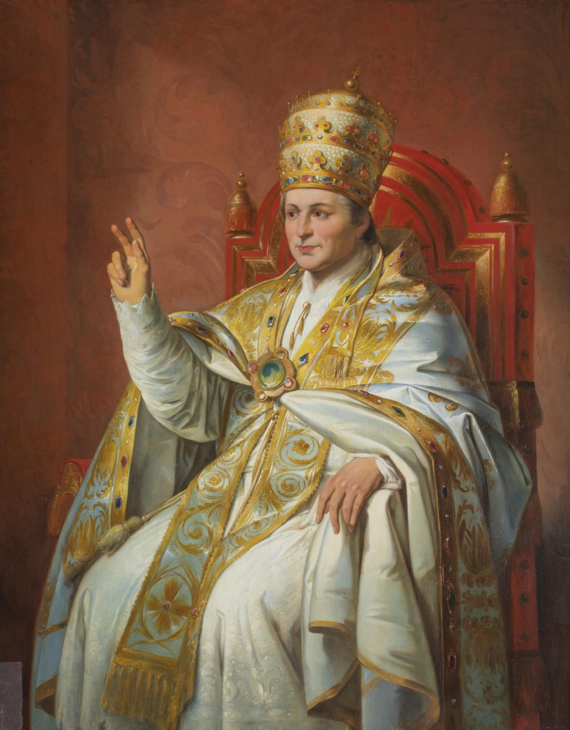​La tiara papal española con casi 18.000 diamantes, 156 rubíes, la misma cantidad de esmeraldas, 269 zafiros y cerca de 1.000 perlas 