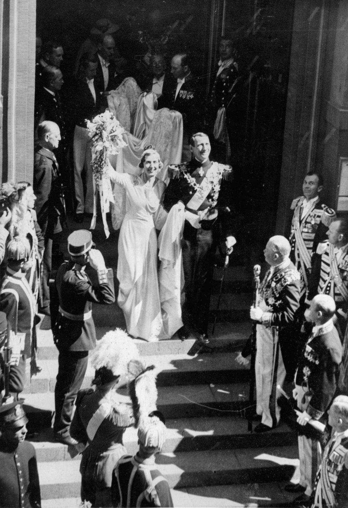 ​Federico de Dinamarca e Ingrid de Suecia: tres eventos de gala, una novia sin tiara y un velo con encaje irlandés para una boda por amor que cumple 90 años 
