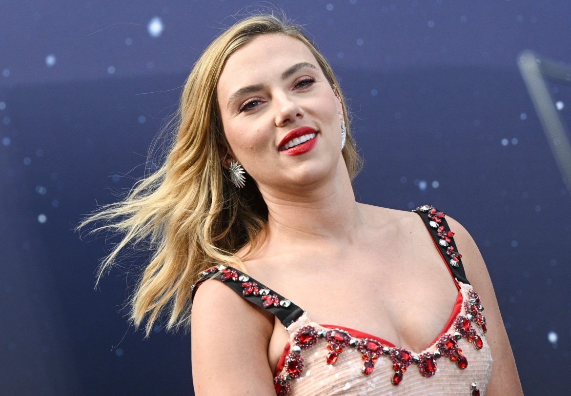 ​Scarlett Johansson debuta como directora con una película producida (en parte) por Justin Baldoni, actual enemigo de su exmarido Ryan Reynolds: “Ha sido una coincidencia de tiempos bastante extraña” 