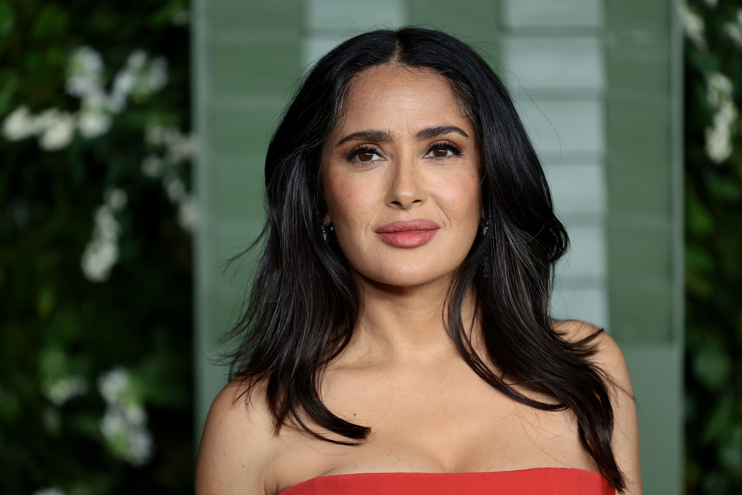 ​Salma Hayek, una belleza natural que huye de los tratamientos de belleza invasivos 