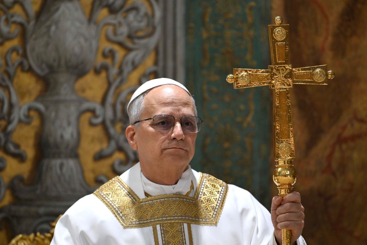 ​León XIV, de cardenal a papa perdiendo casi 60.000 euros al año por el camino 