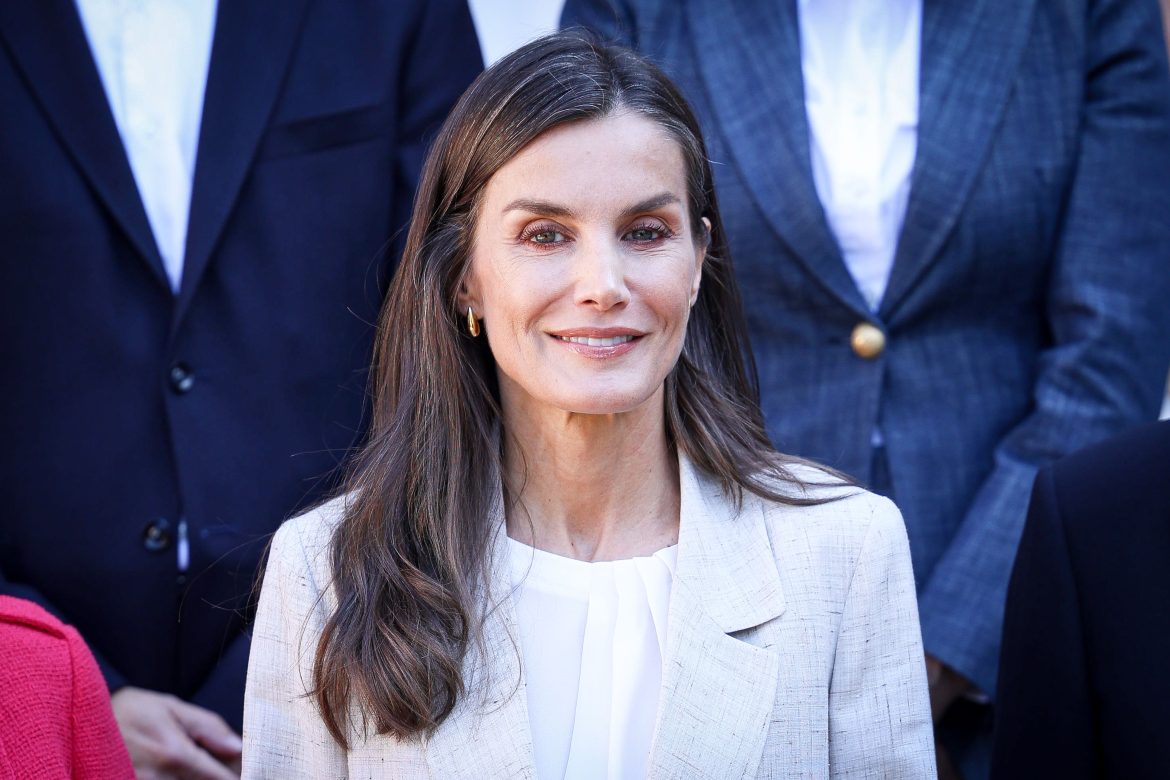 ​La reina Letizia se implica en la lucha contra el acoso escolar: su audiencia en la Zarzuela con entidades de protección a los menores 
